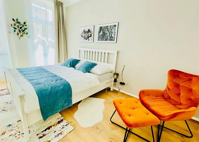 Colorful & Quiet Apartment In Beautiful Viennese Building